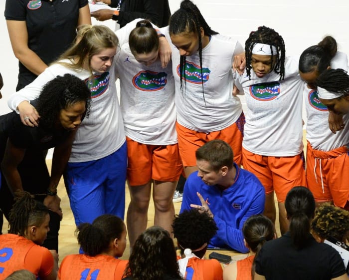 Newbauer addressed Florida's women's basketball team in 2019.
